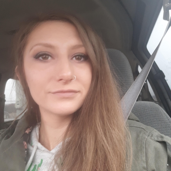 Meet your Posher, Amber - Picture 2 of 4